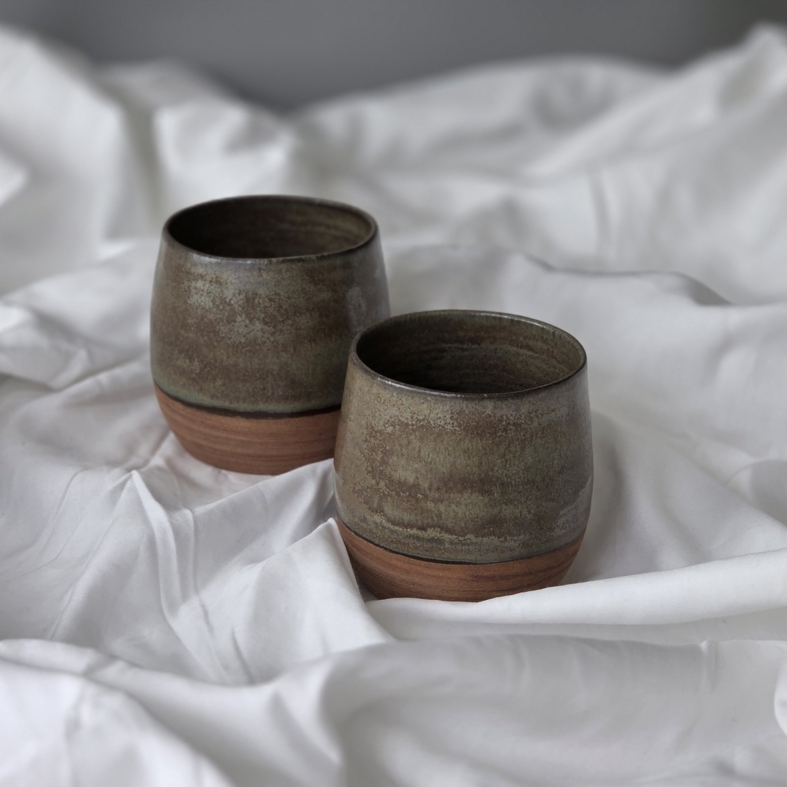 Mugg utan handtag, grön brun