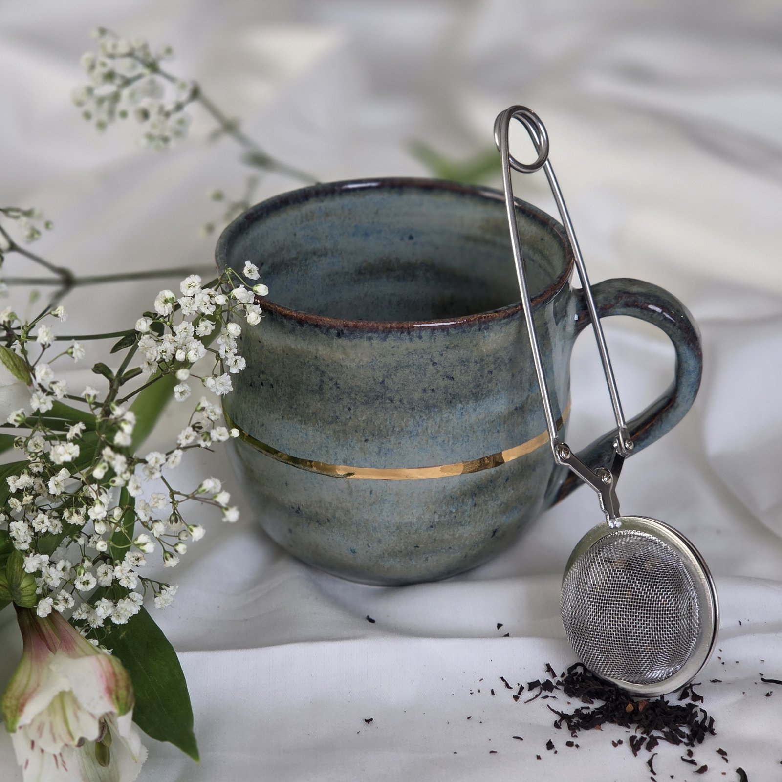 Temugg med linje i guld