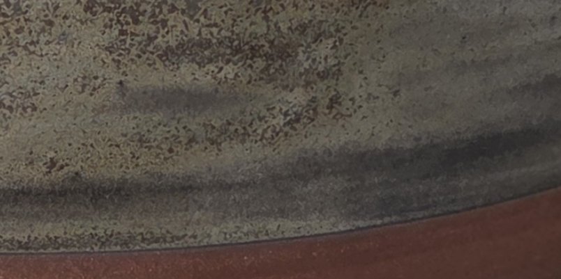 Närbild av jordigt grönt-glasyren